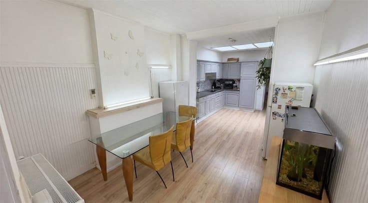 READY-TO-MOVE-IN HOUSE WITH 4 BEDROOMS AND GARDEN