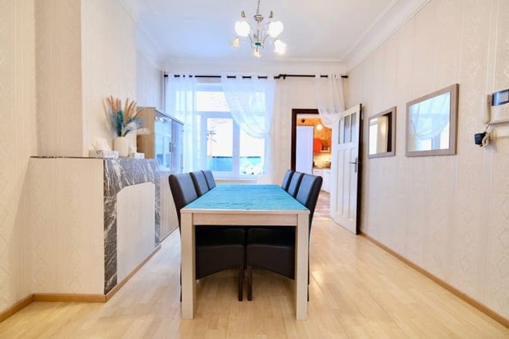 Beautiful 4-bedroom house with courtyard