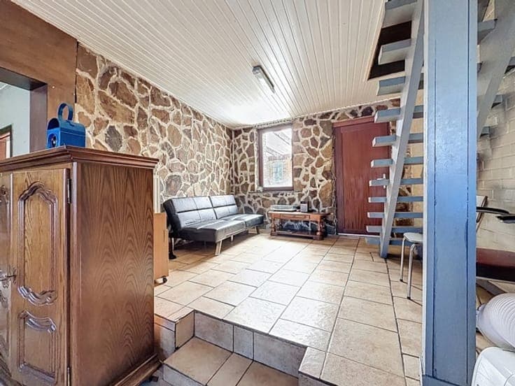 A semi-detached house in need of renovation, with 5 bedrooms