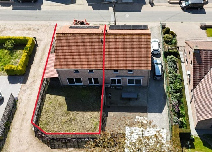 Half-open nieuwbouwwoning met carport in Kortemark