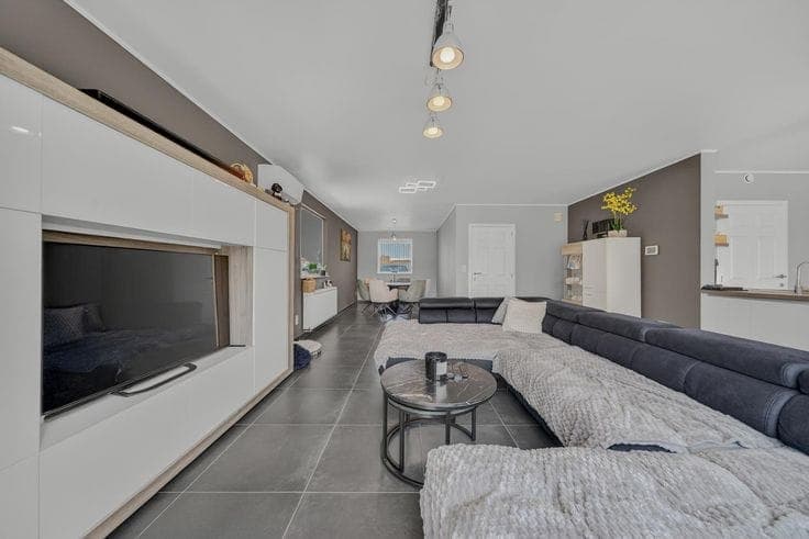 Move-in ready energy-efficient family home with 4 bedrooms …