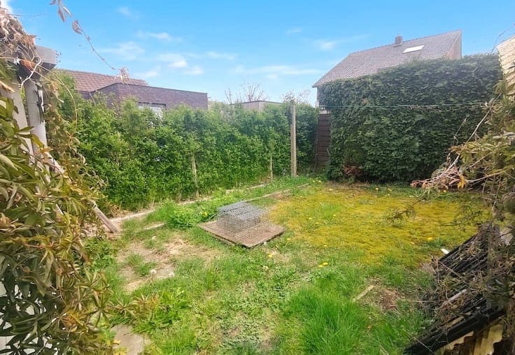 Karaktervolle halfopen woning met 4 slaapkamers en garage...
