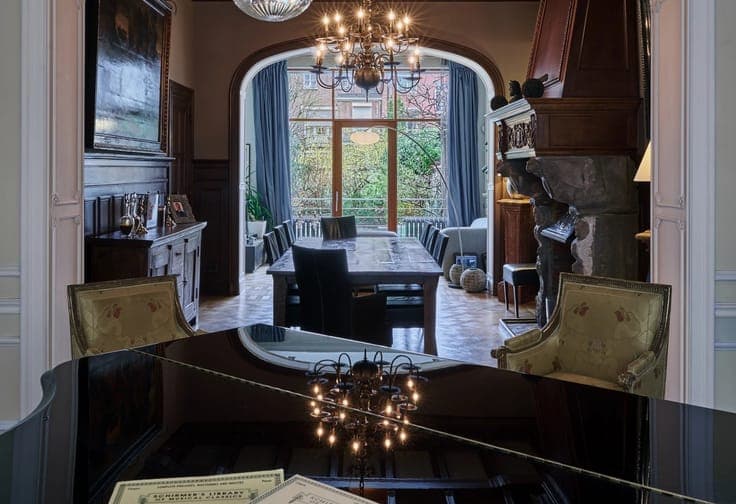 Elegant master house at Place Brugmann, Ixelles