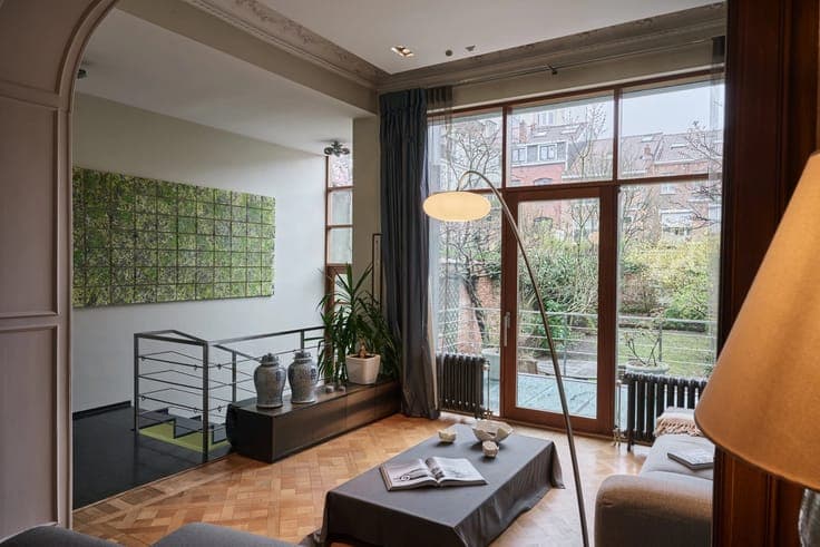 Elegant master house at Place Brugmann, Ixelles