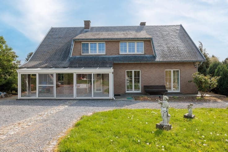 Stunning 5-bedroom villa with spacious grounds in Orp