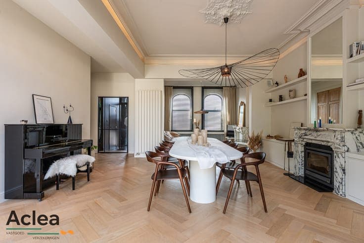 Statige herenwoning met authentieke grandeur aan het Plei...