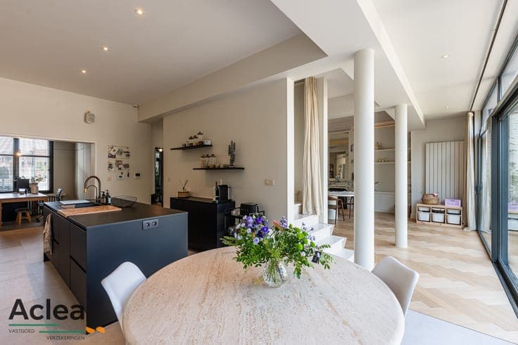 Statige herenwoning met authentieke grandeur aan het Plei...