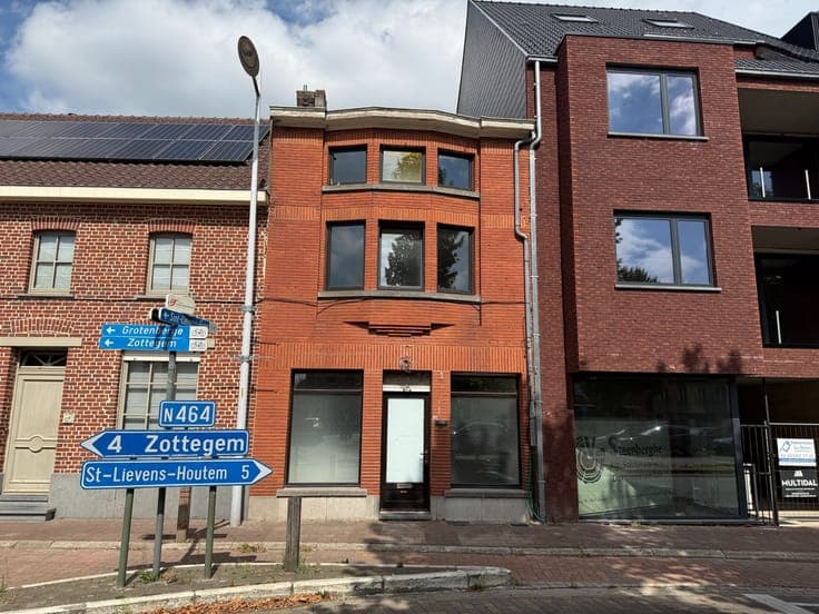 Ruime rijwoning met 4 slaapkamers, keuken, 2 badkamers, t...
