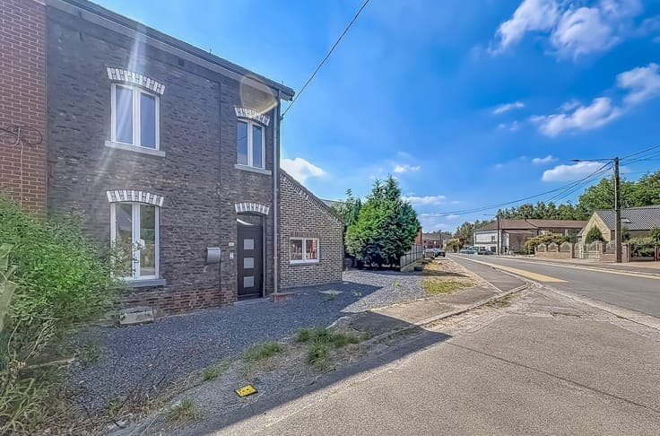 TRES JOLIE MAISON COMPLETEMENT RENOVEE