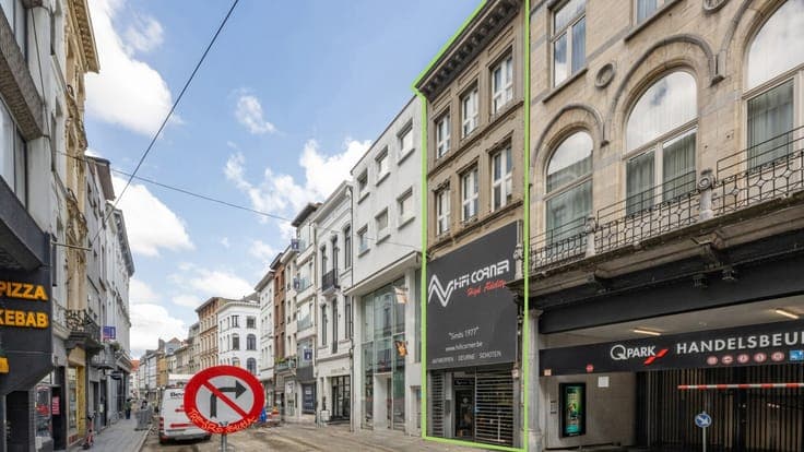 Building with commercial space and residential use near Meir