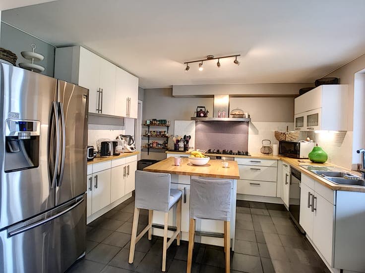 6-bedroom house in a sought-after area in Ohain