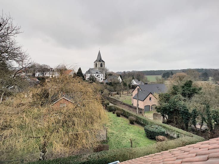 6-bedroom house in a sought-after area in Ohain