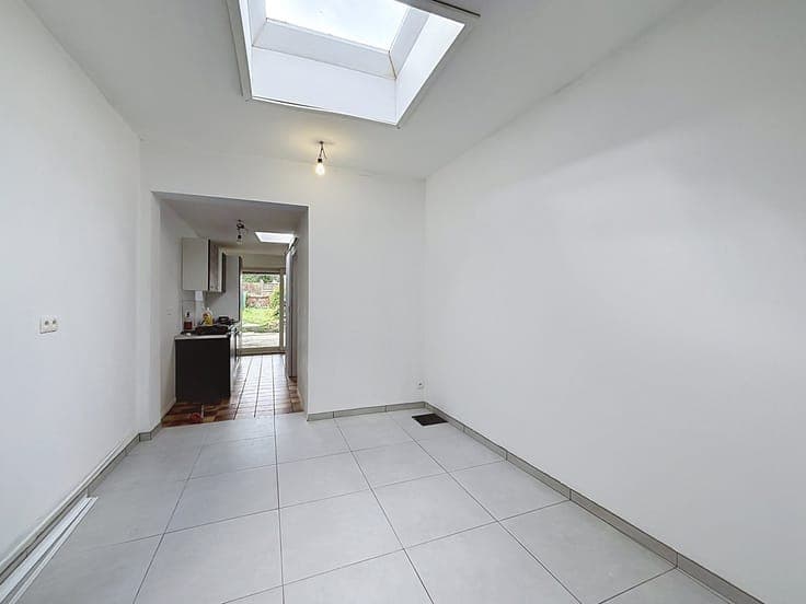 2-bedroom house to restore ideal for an investor