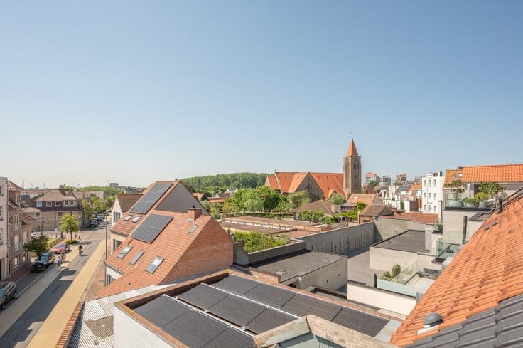 Appartementsgebouw met handelspand, appartementen en verg...