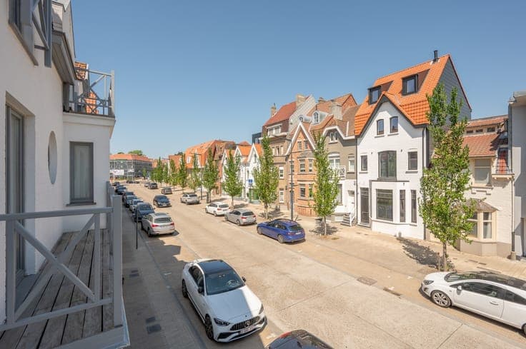 Appartementsgebouw met handelspand, appartementen en verg...
