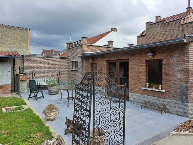 House in Fontaine-l'Évêque