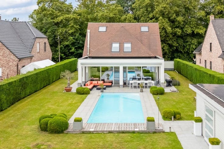 Exclusieve villa met zwembad en adembenemende polderzichten