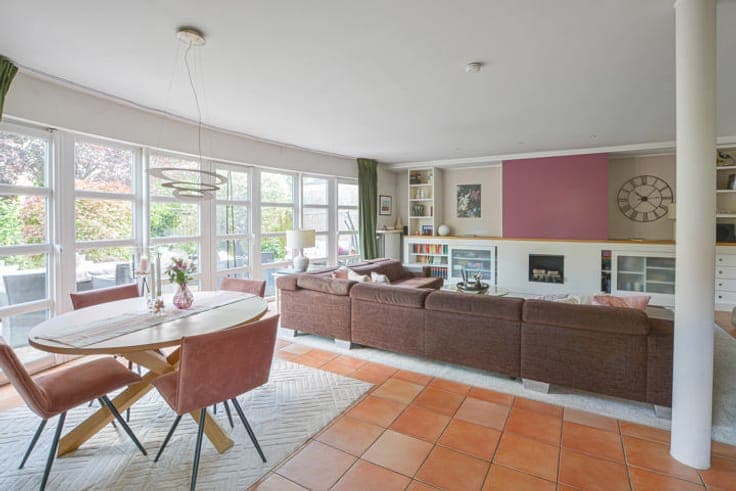 Semi-detached house walking distance to center Sterrebeek