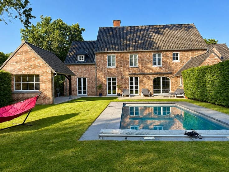 Elegant Contemporary Villa in the 'Golf du Bercuit'