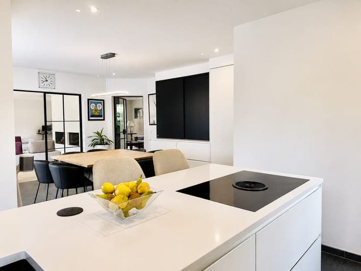 Elegant Contemporary Villa in the 'Golf du Bercuit'