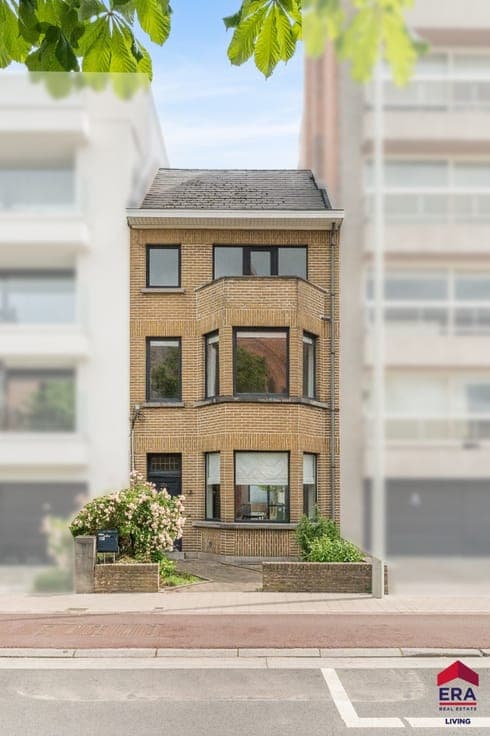 Spacious house with 5 bedrooms and garden in the centre