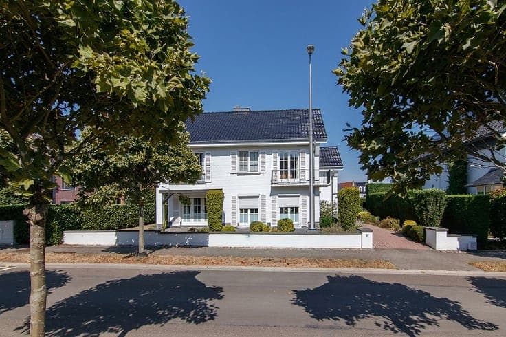AUTHENTIEKE VILLA IN RESIDENTIËLE OMGEVING, KARAKTERVOL W...