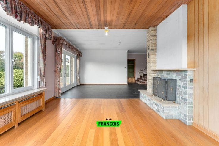 Spacious, ready-to-move-in villa on an exceptional plot of …