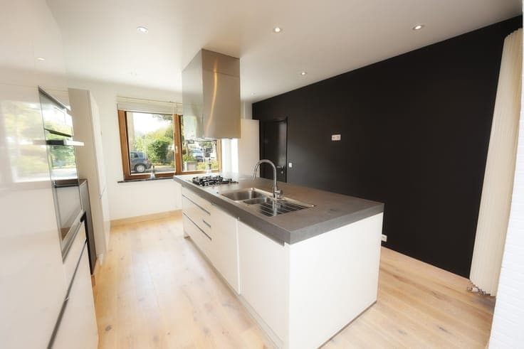 Ready-to-move-in terraced house with 4 bedrooms, sunny te...