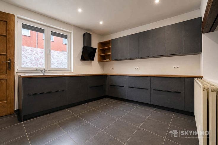 CHARMANTE MAISON POSS 6 CH - 204M2 HABITABLES - TERRASSE