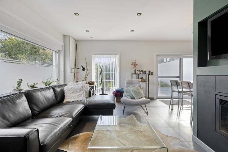Single-storey house with 5 bedrooms in Lenelde