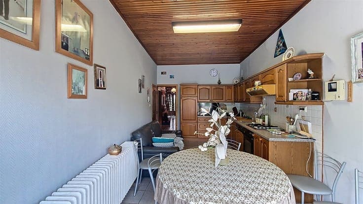 Family home with 4 bedrooms, garage and exterior