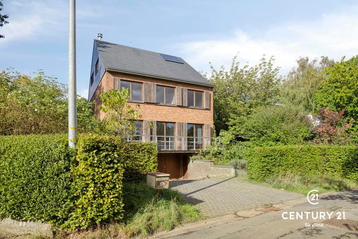 Spacious, solid & move-in ready home on Predikherenberg