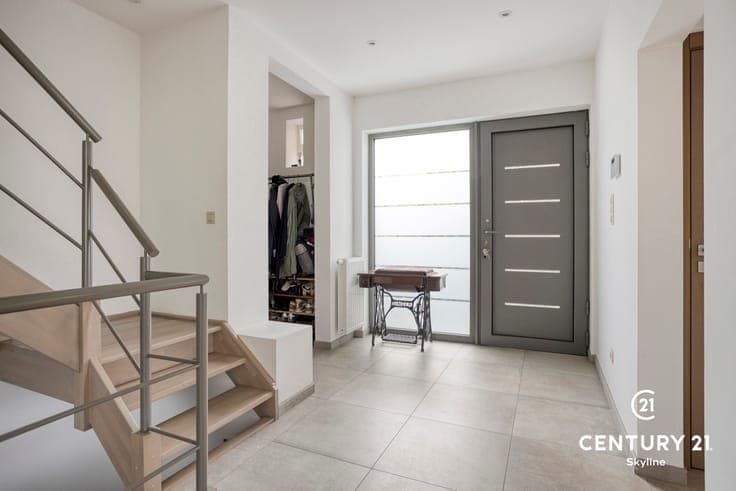 Spacious, solid & move-in ready home on Predikherenberg