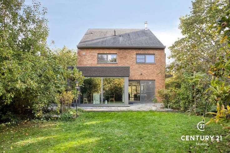 Spacious, solid & move-in ready home on Predikherenberg