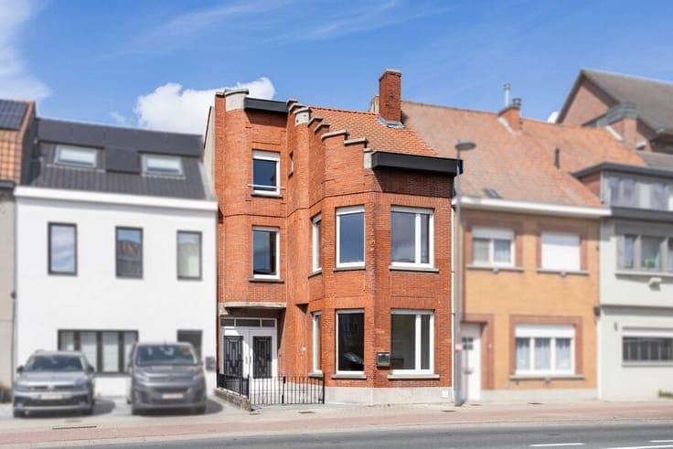 Family Home with 5 Bedrooms in Harelbeke
