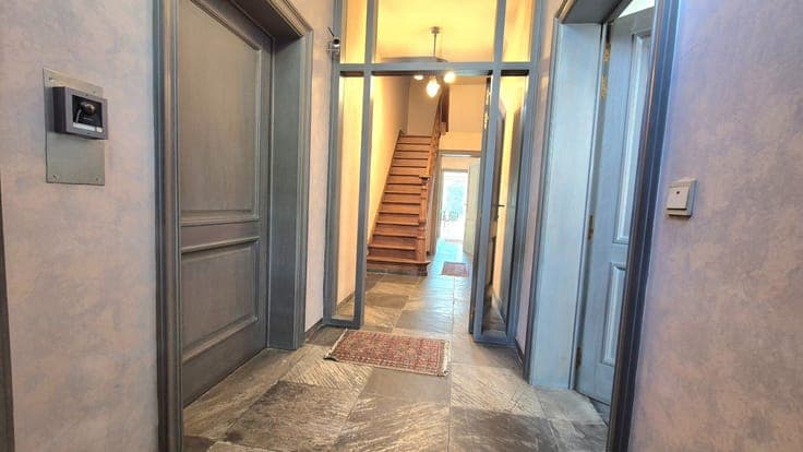 Zeer grote herenwoning met tal van mogelijkheden in het c...