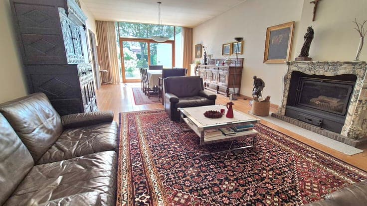 Zeer grote herenwoning met tal van mogelijkheden in het c...