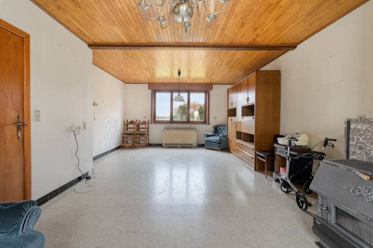 Spacious house with garden and garage on 380m² in Leisele.
