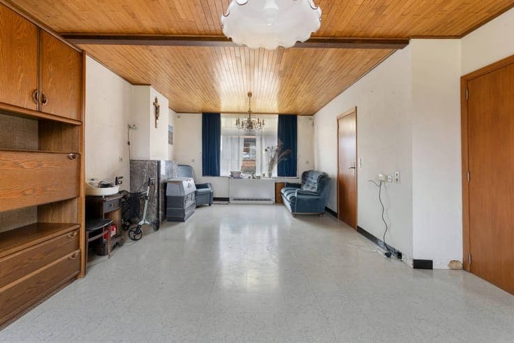Spacious house with garden and garage on 380m² in Leisele.