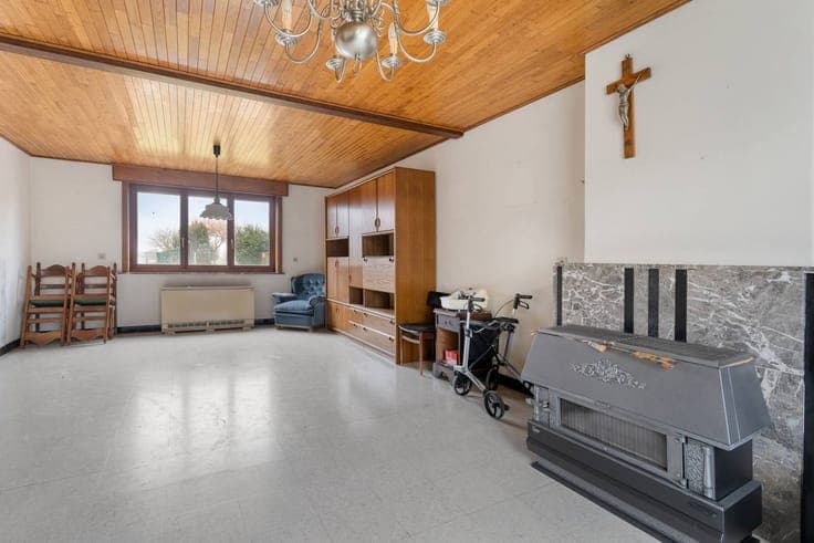 Spacious house with garden and garage on 380m² in Leisele.