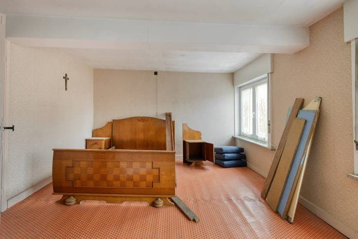 Spacious house with garden and garage on 380m² in Leisele.