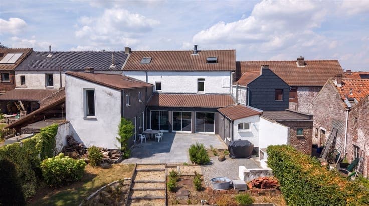 SDA - 322 m² of charming living space + Pool + Attic with po