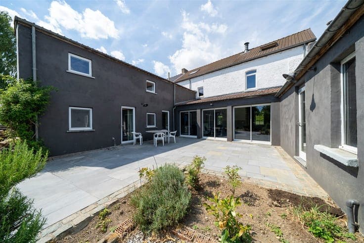 SDA - 322 m² of charming living space + Pool + Attic with po