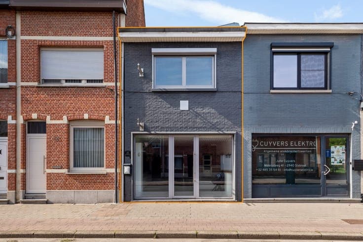 Volledig gerenoveerde woning met commerciële ruimte en 3 ...