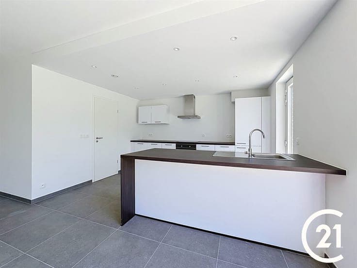 New house just a stone's throw from the banks of the Meuse
