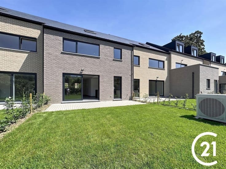 New house just a stone's throw from the banks of the Meuse