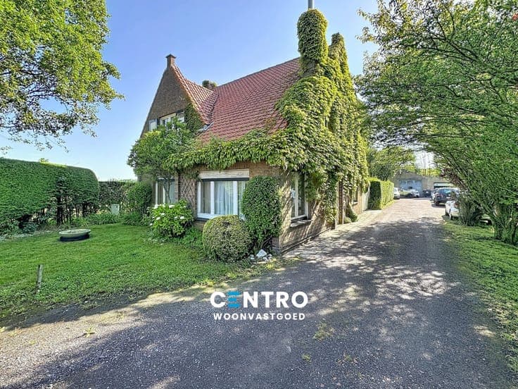 Woning met opslagruimte (313m2) op 3.196m2 grond te Lisse...