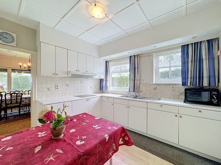 Woning met opslagruimte (313m2) op 3.196m2 grond te Lisse...