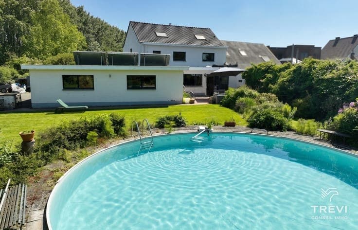 Belle maison avec piscine dans un quartier calme