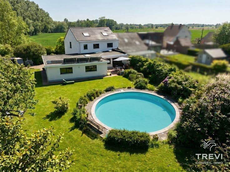 Belle maison avec piscine dans un quartier calme